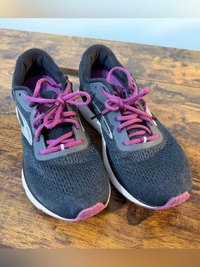 Brooks Trace 1 Black and Purple Running Shoes Size 10